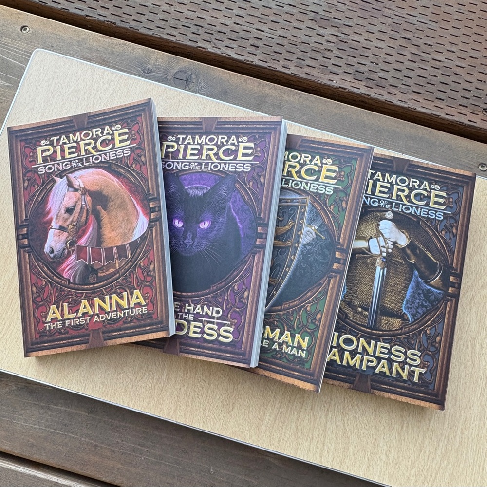 Tamora Pierce Song of the Lioness Book Set of 4 Soft Cover Books NWOT